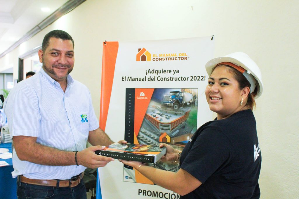 Lanzamiento de El Manual del Constructor edición 2022 en el Hotel Crowne Plaza