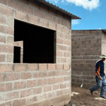 Construyen casas para 38 familias en la comunidad Ichanmichen, La Paz