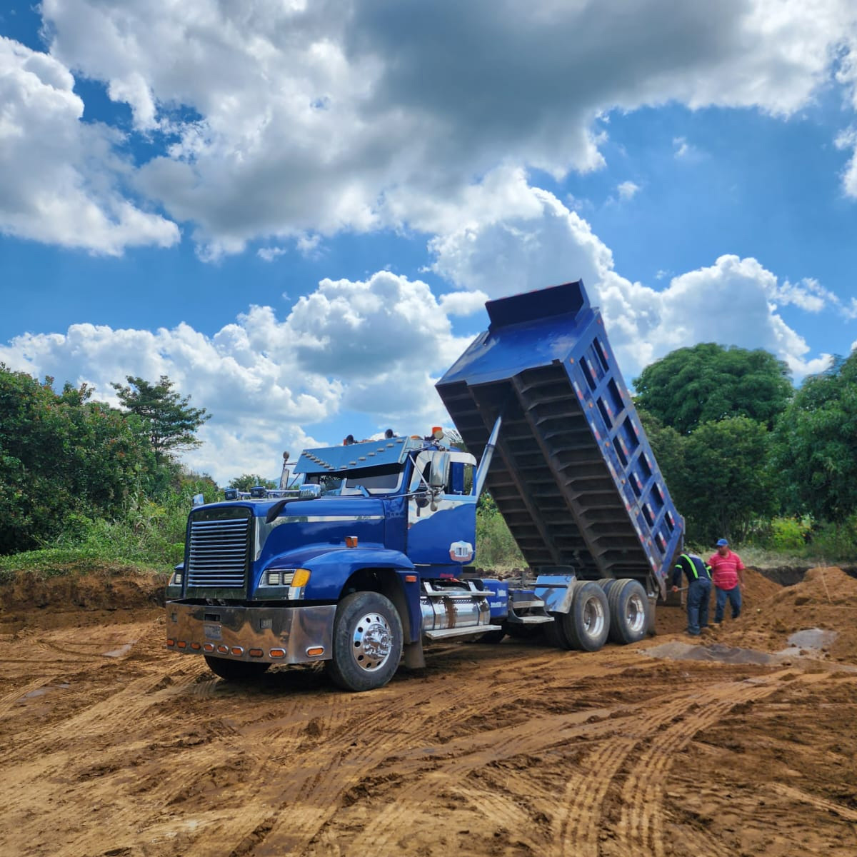 Alquiler de camiones y maquinaria - Contreras Trucks